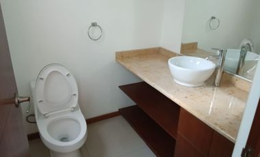 Renta casa en Fraccionamiento frente al Colegio Argos