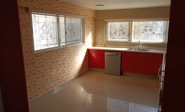 Renta casa en Fraccionamiento frente al Colegio Argos