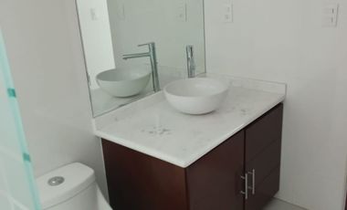 Renta casa en Fraccionamiento frente al Colegio Argos