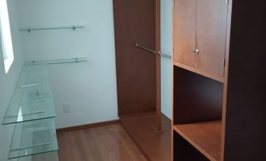 Renta casa en Fraccionamiento frente al Colegio Argos