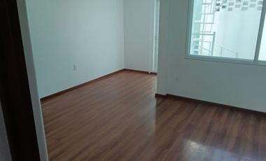 Renta casa en Fraccionamiento frente al Colegio Argos