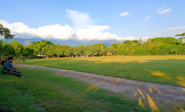 Se vende un terreno con potencial Comercial/Residencial de 10475 m² en plena pista, listo para construir.