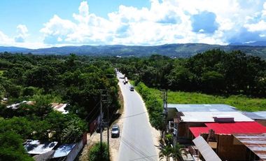 Se vende un terreno con potencial Comercial/Residencial de 10475 m² en plena pista, listo para construir.