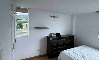 VENDO APARTAMENTO UBICADO EN UN CUARTO PISO EN EL BARRIO EL TRIUNFO.