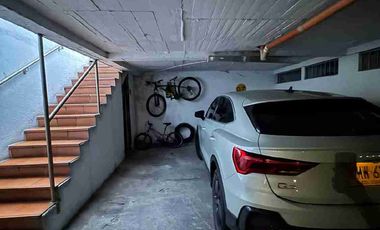 VENDO APARTAMENTO UBICADO EN UN CUARTO PISO EN EL BARRIO EL TRIUNFO.