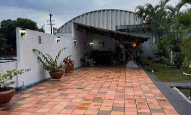 VENDO APARTAMENTO UBICADO EN UN CUARTO PISO EN EL BARRIO EL TRIUNFO.