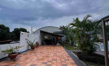 VENDO APARTAMENTO UBICADO EN UN CUARTO PISO EN EL BARRIO EL TRIUNFO.