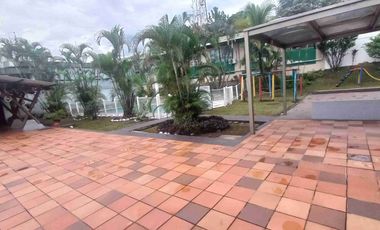 VENDO APARTAMENTO UBICADO EN UN CUARTO PISO EN EL BARRIO EL TRIUNFO.