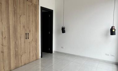 Casa de alquiler de estreno en Urbanización Riona, Samborondón