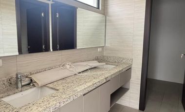 Casa de alquiler de estreno en Urbanización Riona, Samborondón