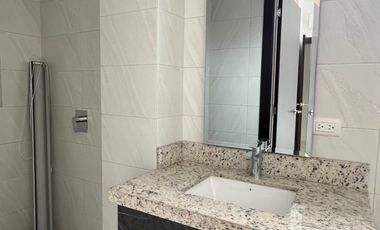 Casa de alquiler de estreno en Urbanización Riona, Samborondón