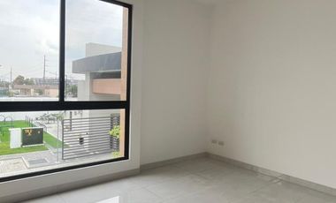 Casa de alquiler de estreno en Urbanización Riona, Samborondón