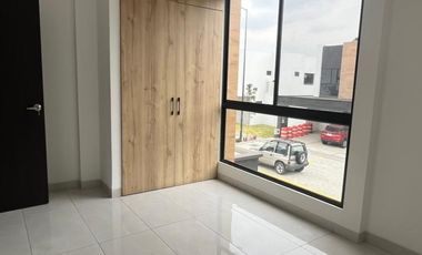 Casa de alquiler de estreno en Urbanización Riona, Samborondón