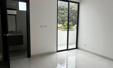 Casa de alquiler de estreno en Urbanización Riona, Samborondón