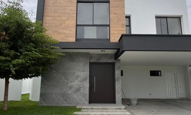 Casa de alquiler de estreno en Urbanización Riona, Samborondón