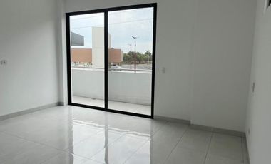 Casa de alquiler de estreno en Urbanización Riona, Samborondón