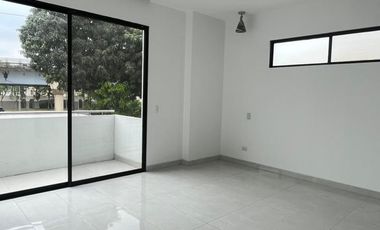 Casa de alquiler de estreno en Urbanización Riona, Samborondón