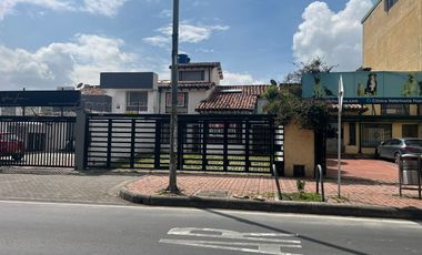 Casa uso comercial en venta, San Rafael Colina Campestre – Bogotá