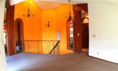 Jardines en la Montaña residencia estilo mexicano