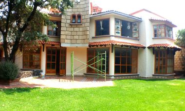 Jardines en la Montaña residencia estilo mexicano