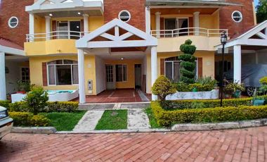 SE VENDE HERMOSA CASA EN FUSAGASUGA URBANIZACIÓN EL ENCANTO REMODELADA.