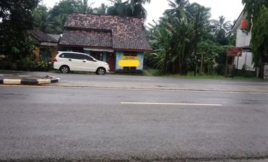 Tanah dan Bangunan Dijual Pinggir Jalan Deandels 5 Menit Bandara Yia Kulon Progo
