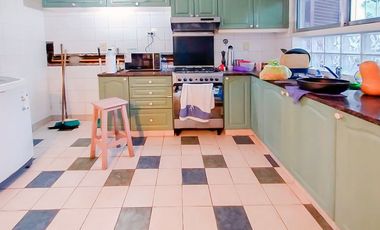 Castelar Norte - Venta - Casa 6 Ambientes, impecable, con ofinica completa
