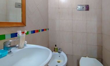 Castelar Norte - Venta - Casa 6 Ambientes, impecable, con ofinica completa