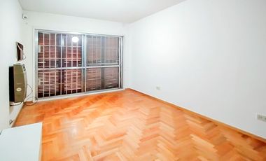 Castelar Norte - Venta - Casa 6 Ambientes, impecable, con ofinica completa