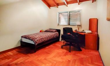 Castelar Norte - Venta - Casa 6 Ambientes, impecable, con ofinica completa