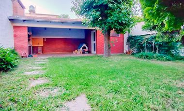 Castelar Norte - Venta - Casa 6 Ambientes, impecable, con ofinica completa