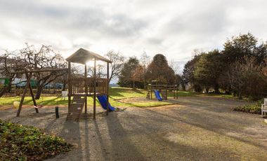 EXCLUSIVO DEPARTAMENTO EN CONDOMINIO CASONAS PATAGONIA VIRGIN, FRUTILLAR, 4D + 4B + SALA ESTAR + TERRAZA. GOLF, NATURALEZA Y FRENTE AL LAGO L