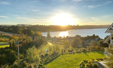 EXCLUSIVO DEPARTAMENTO EN CONDOMINIO CASONAS PATAGONIA VIRGIN, FRUTILLAR, 4D + 4B + SALA ESTAR + TERRAZA. GOLF, NATURALEZA Y FRENTE AL LAGO L