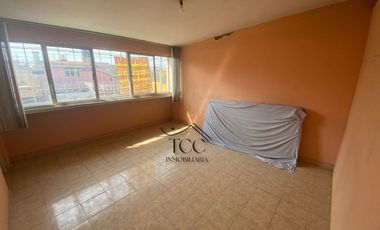 SE RENTA HABITACION AMPLIA CON DIVISION