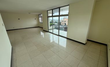 Se alquila departamento de 3 dormitorios en av. 9 de octubre y Tungurahua esquina