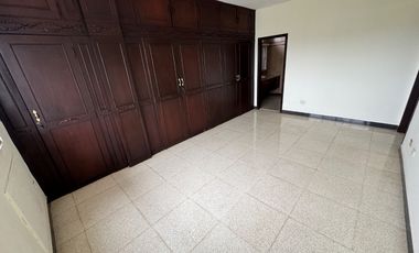 Se alquila departamento de 3 dormitorios en av. 9 de octubre y Tungurahua esquina