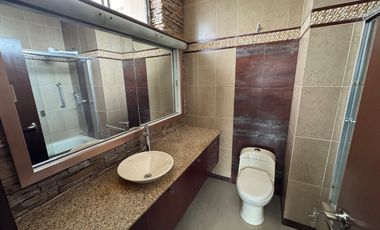 Se alquila departamento de 3 dormitorios en av. 9 de octubre y Tungurahua esquina