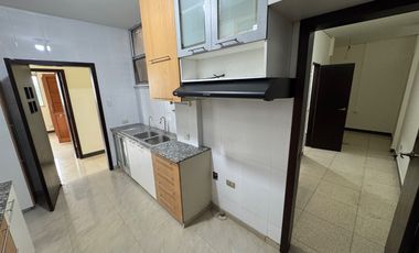 Se alquila departamento de 3 dormitorios en av. 9 de octubre y Tungurahua esquina