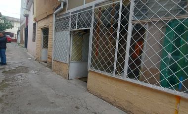 lote de venta en el centro histórico de cuenca, a pocas cuadras del Parque Calderón, parque san Sebastián. Calle Estévez de Toral