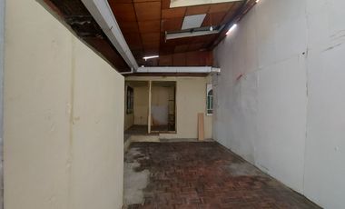 lote de venta en el centro histórico de cuenca, a pocas cuadras del Parque Calderón, parque san Sebastián. Calle Estévez de Toral