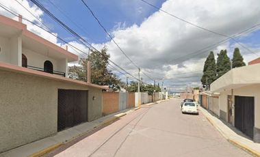 CASA EN TLAXCALA MUY BONITA, AMPLIA, ACABADOS DE LUJO, CUENTA CON TODOS LOS SERVICIOS.