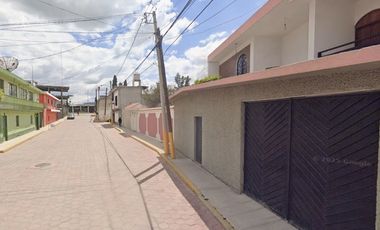 CASA EN TLAXCALA MUY BONITA, AMPLIA, ACABADOS DE LUJO, CUENTA CON TODOS LOS SERVICIOS.