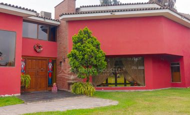 VENTA DE CASA CON PISCINA - SURCO