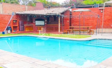 VENTA DE CASA CON PISCINA - SURCO