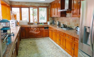 VENTA DE CASA CON PISCINA - SURCO