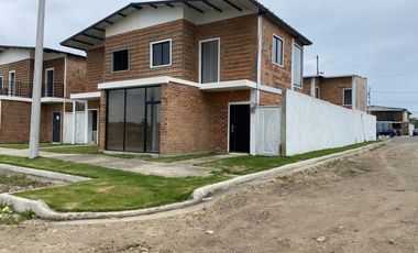 SE VENDE CASA POR ESTRENAR - URB YASUNÍ EN MACHALA