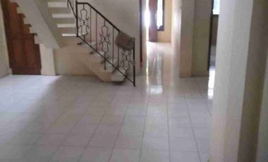 Disewakan Rumah 5KT, 3KMnd, Murah ,Strategis U/KTR/tinggal