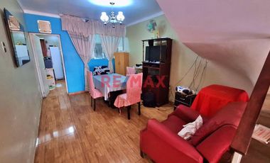 🏡 VENTA DE CASA DE 3 PISOS EN BREÑA – A 1 cuadra de la Plaza de La Bandera📍