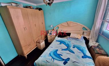 🏡 VENTA DE CASA DE 3 PISOS EN BREÑA – A 1 cuadra de la Plaza de La Bandera📍