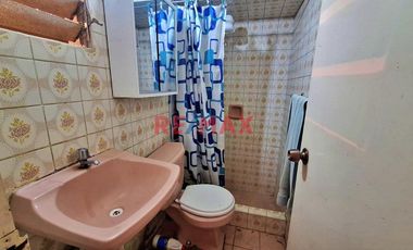 🏡 VENTA DE CASA DE 3 PISOS EN BREÑA – A 1 cuadra de la Plaza de La Bandera📍